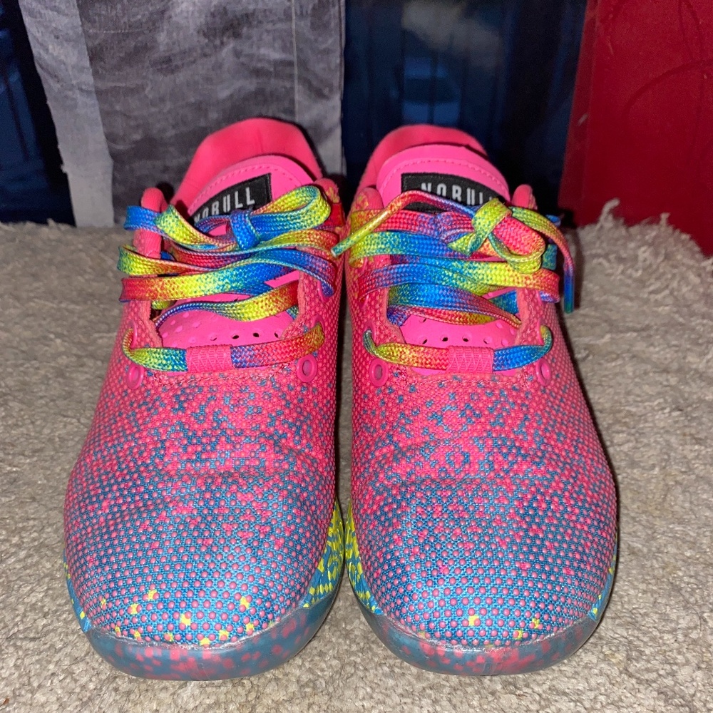 NEON PINK GLITCH TRAINER+
